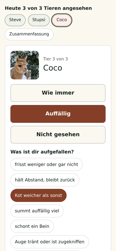 Stallrunde auf dem Handy: Coco als auffällig markiert, Zeichen „Kot weicher als sonst“ ausgewählt.